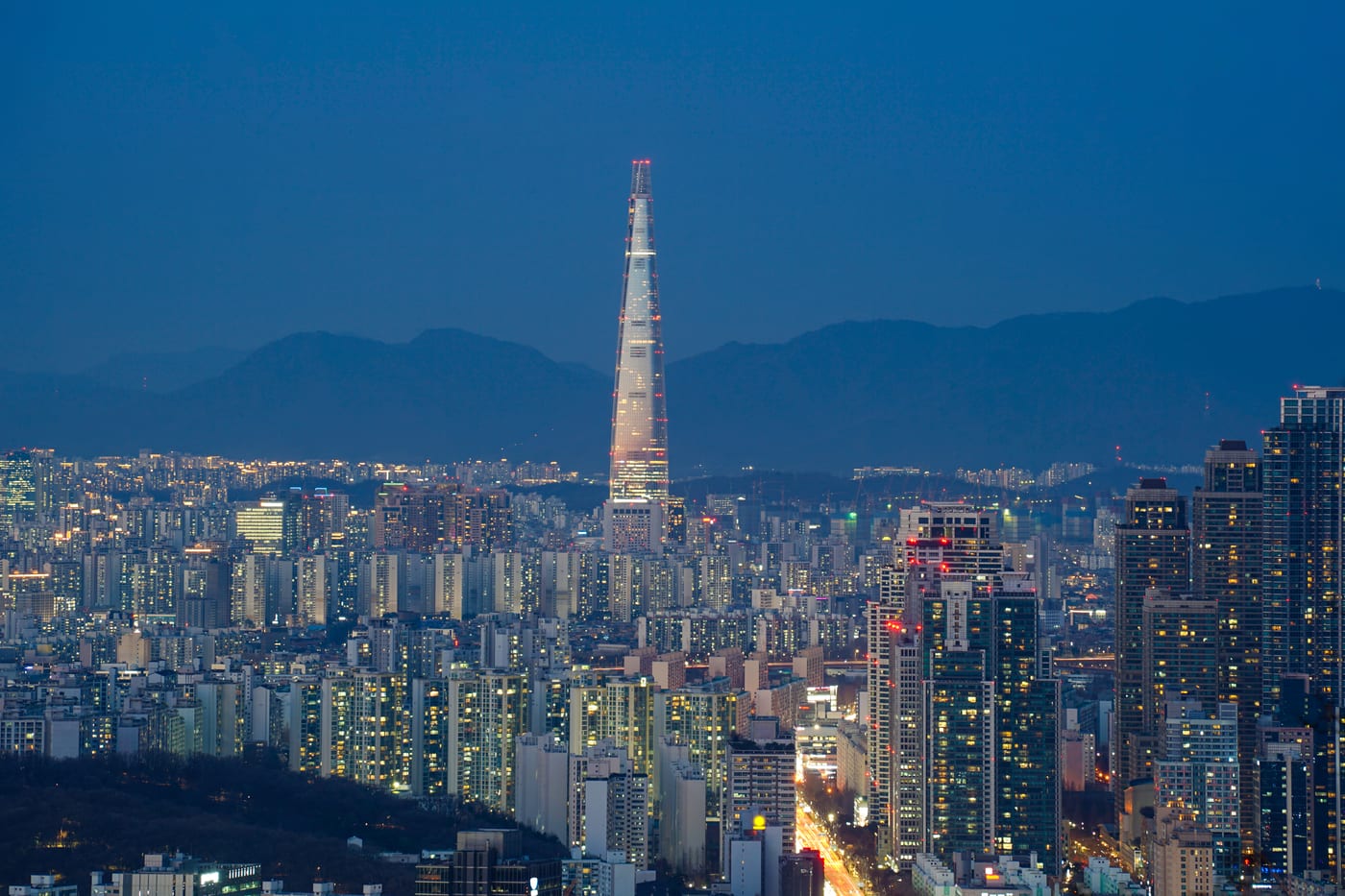 The Lotte World Tower on the Seoul skyline at dusk